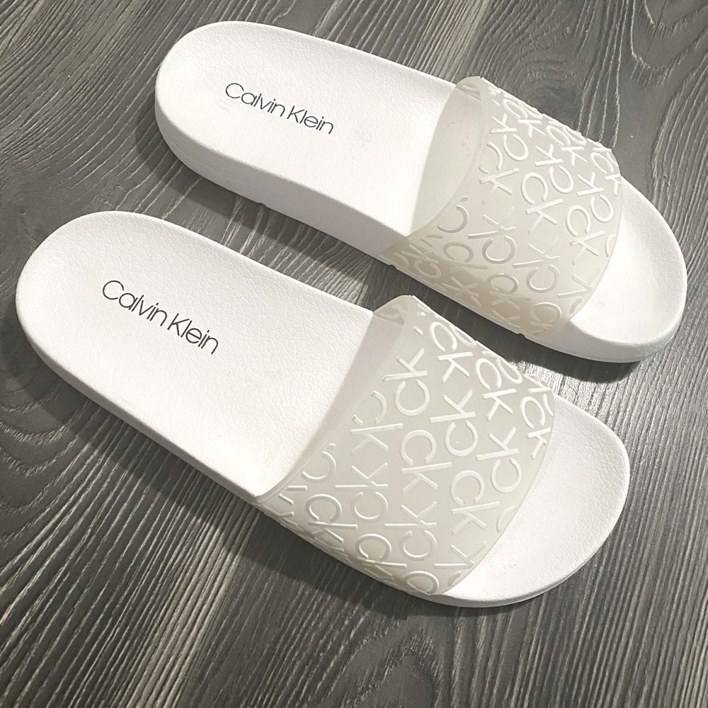 CK white slides